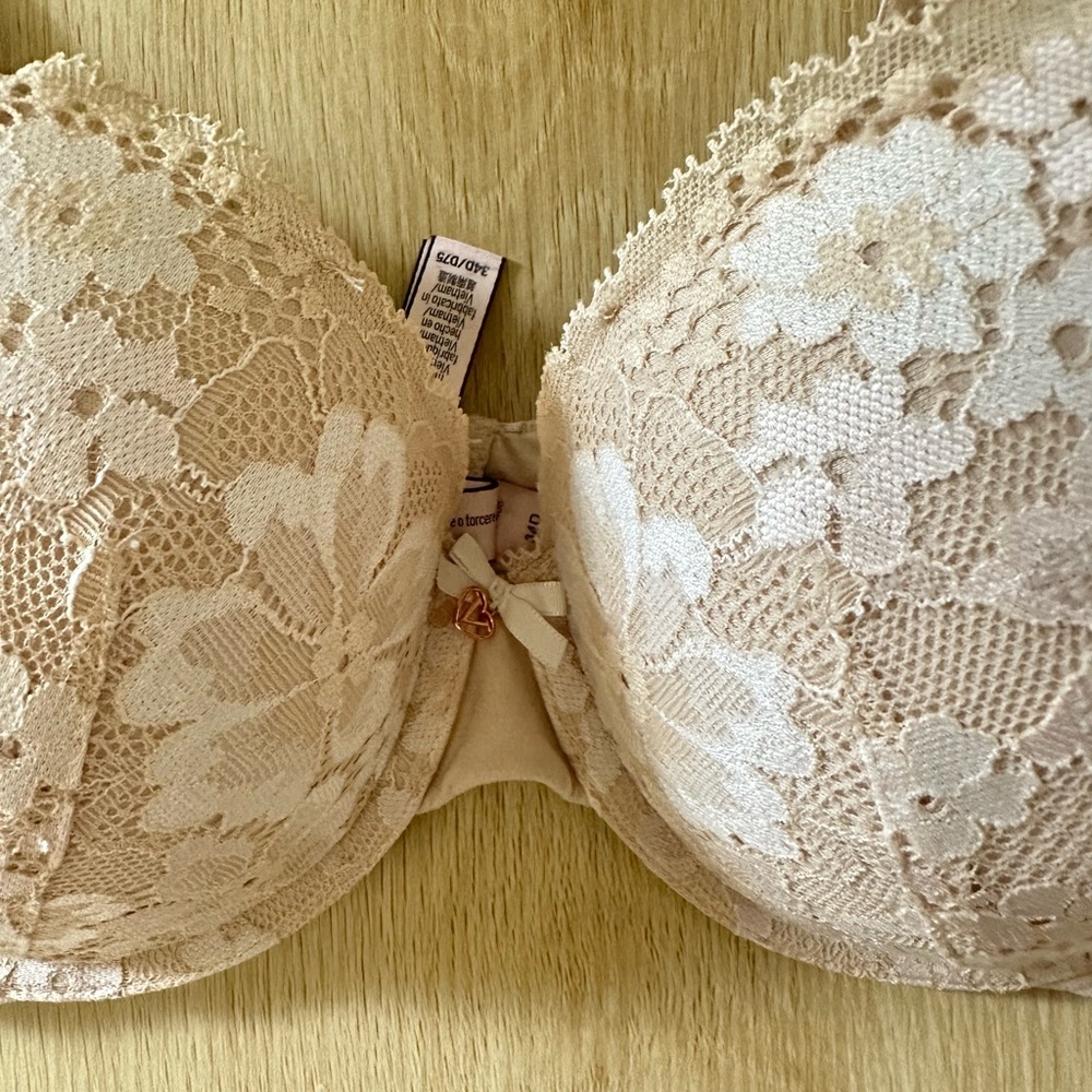 Elegant Lace Bra in Cream - Picture 8 of 8